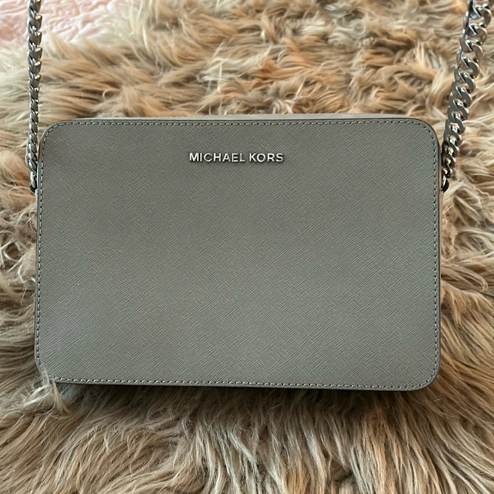 Michael Kors crossbody bag. No stains, scratches or flaws. Carried a few times.
